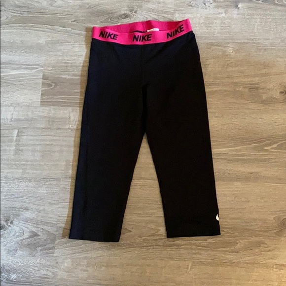 Nike women’s size medium Dri-Fit crops!